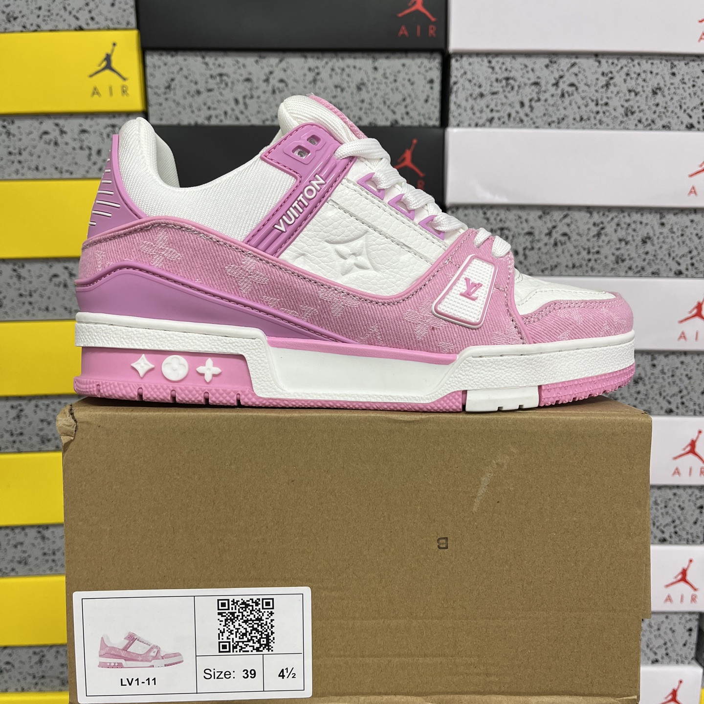 Louis Vuitton Trainer 1-11 - Image 10