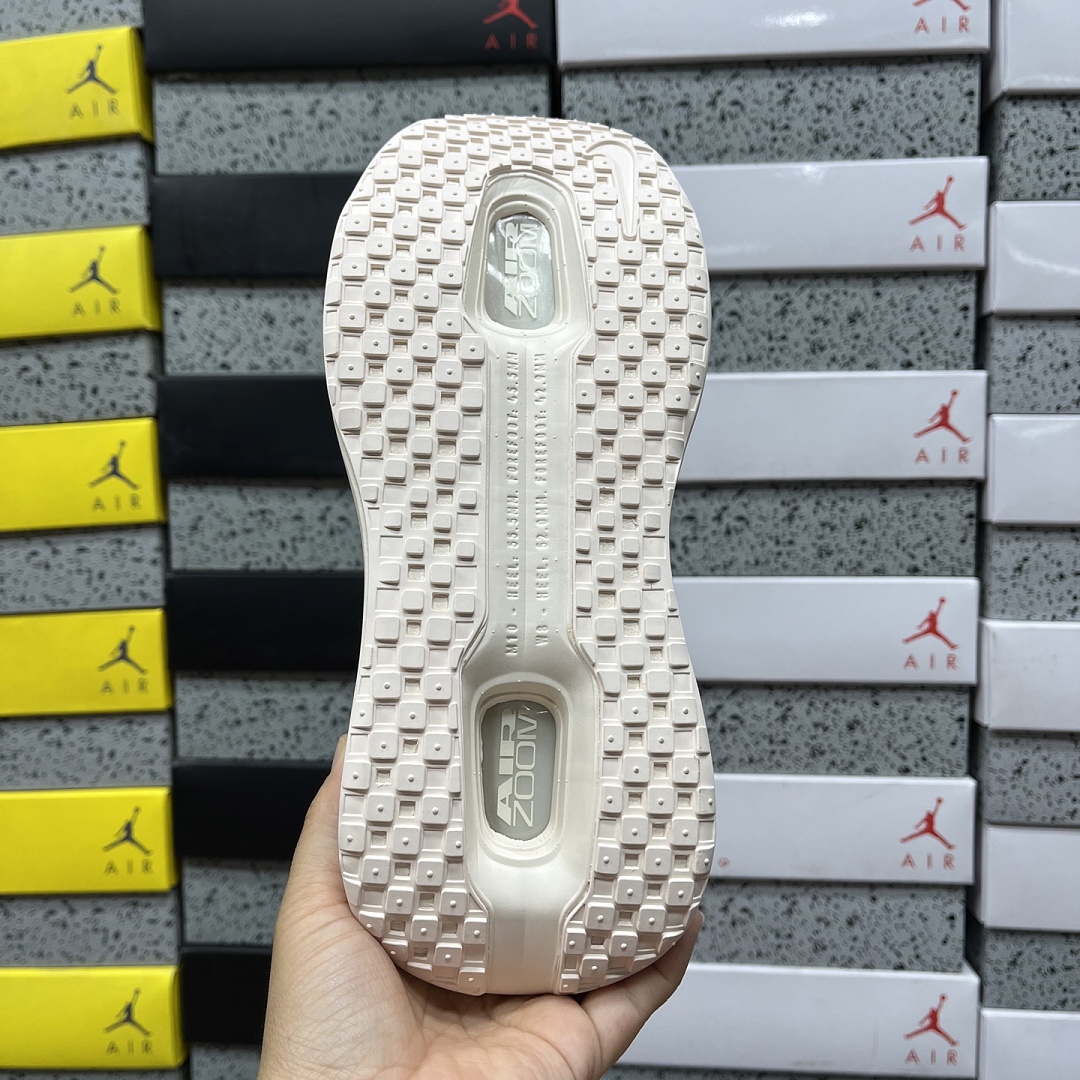 Nike Vomero Premium Chalk - Image 9