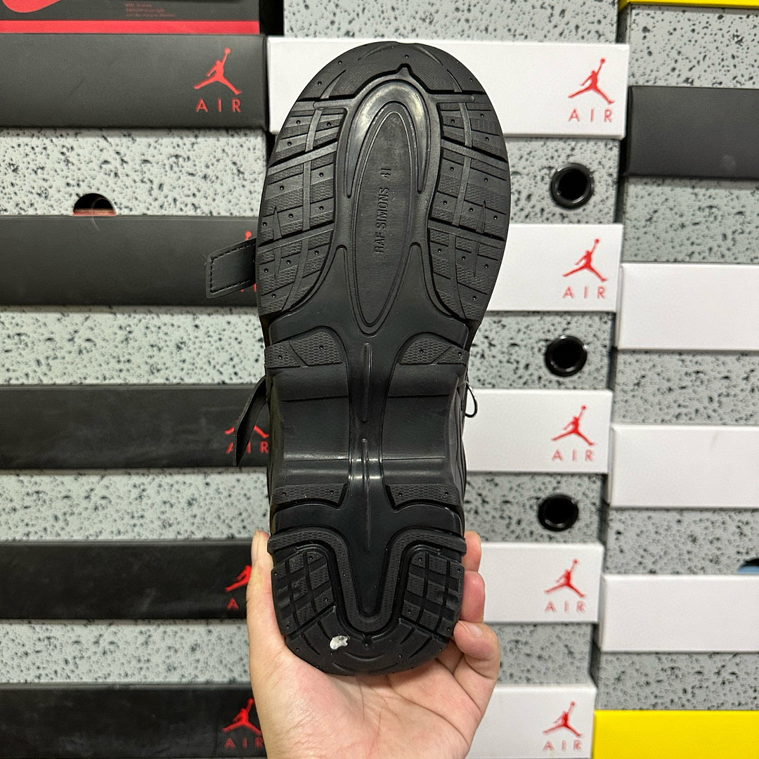 On Running Raf Simons Antei Low Top - Image 2