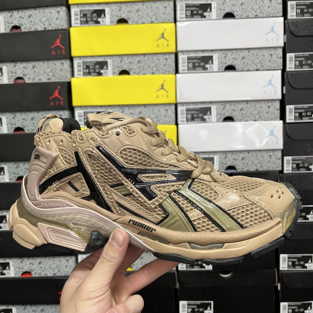 Balenciaga BLCG Runner 7.0 - Image 10