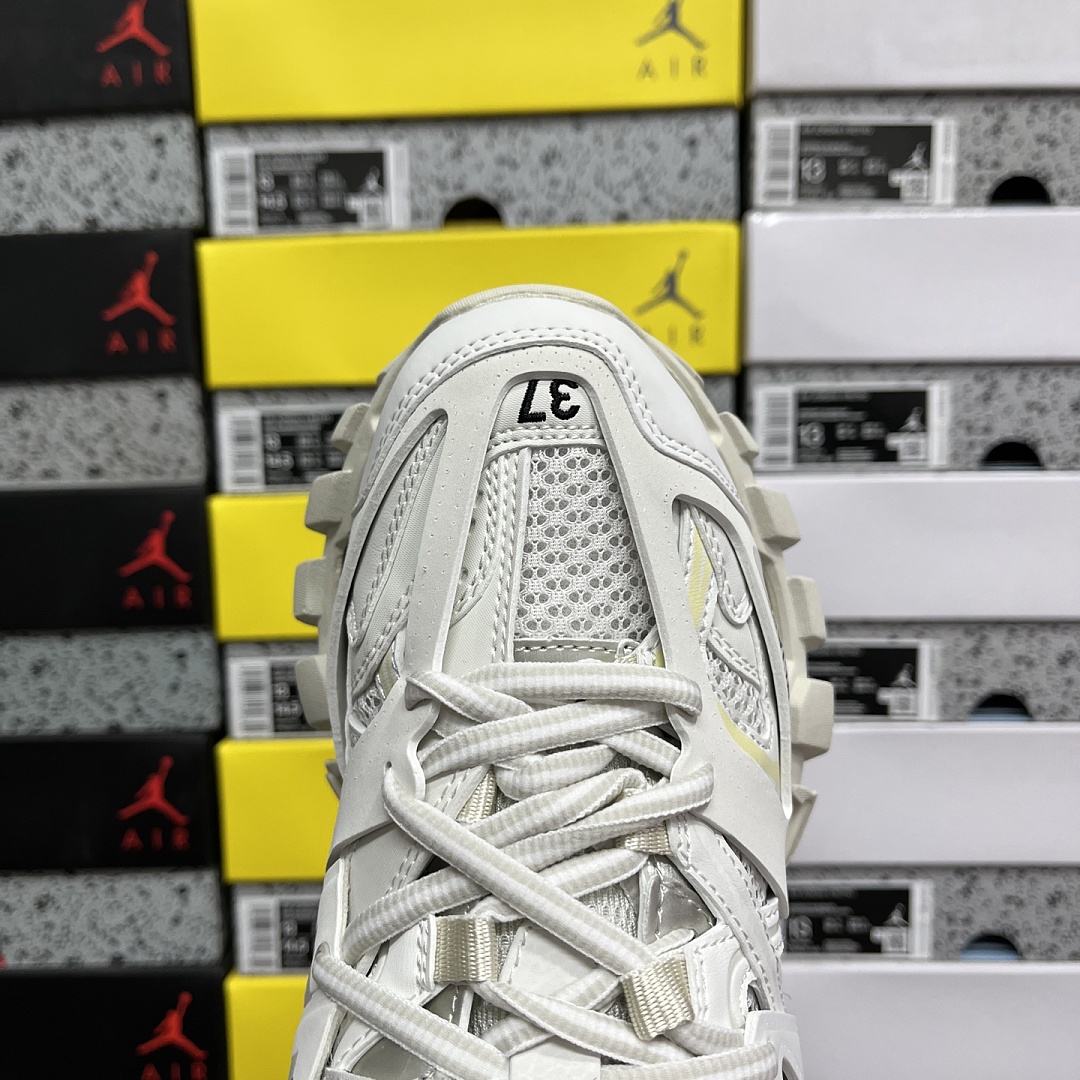 Balenciaga BLCG Track 3.0 - Image 4