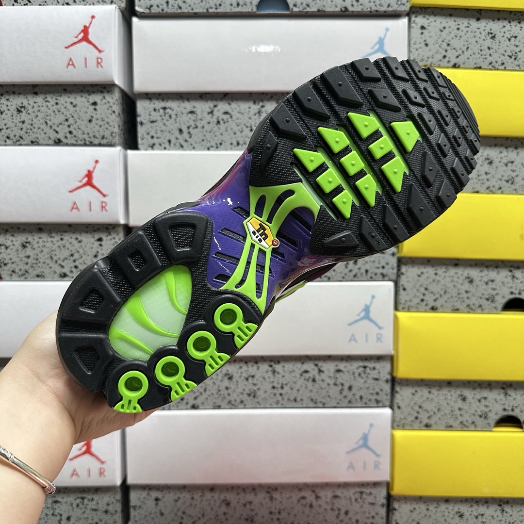 Nike Air Max Plus Rebellious Fireberry - Image 3