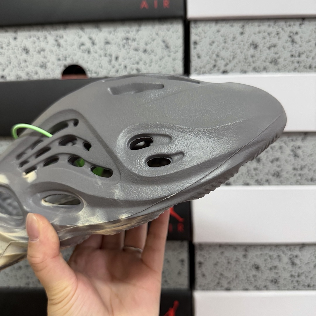 Adidas Slide/Foam Runner - Image 41