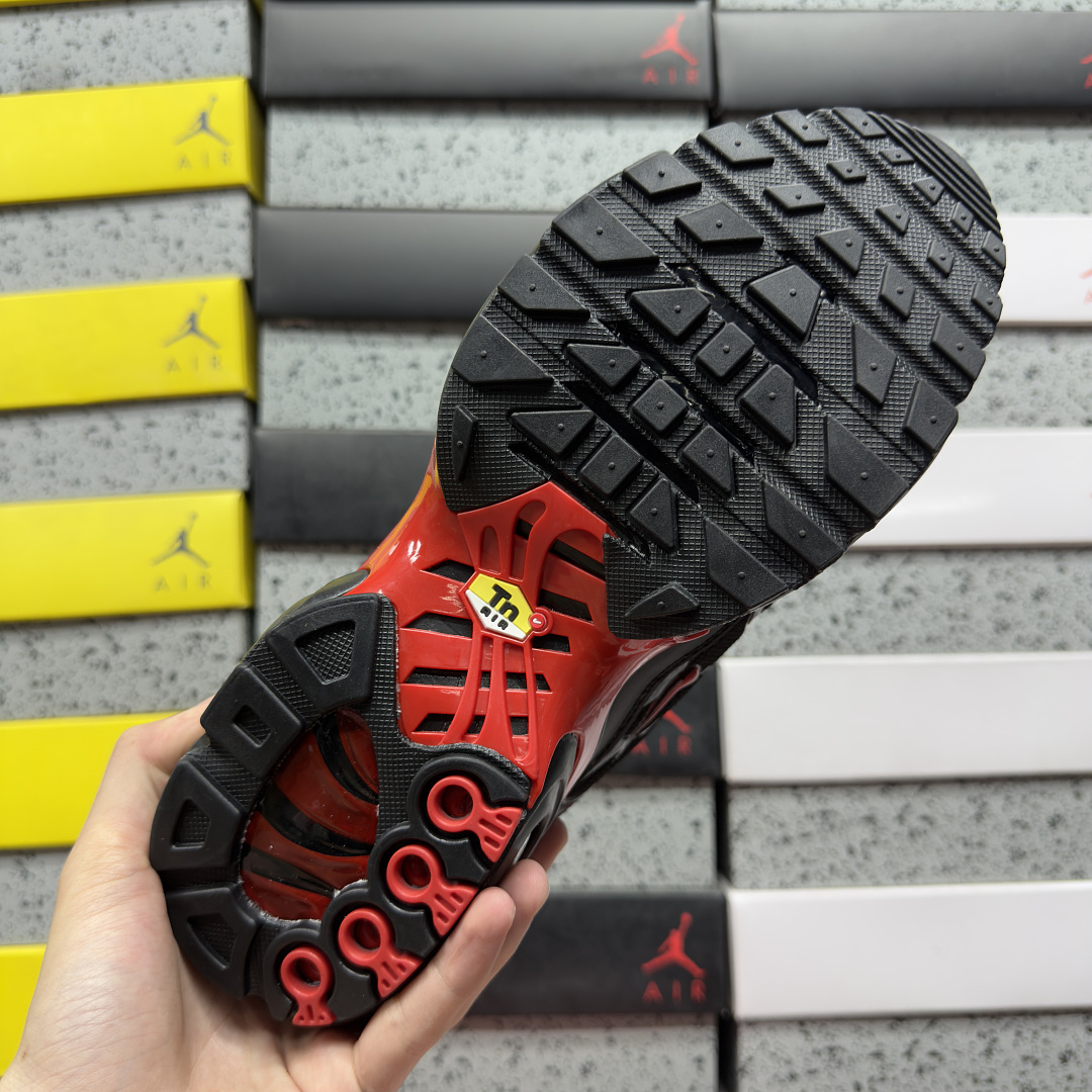 Nike Air Max Plus (Bred) - Image 5