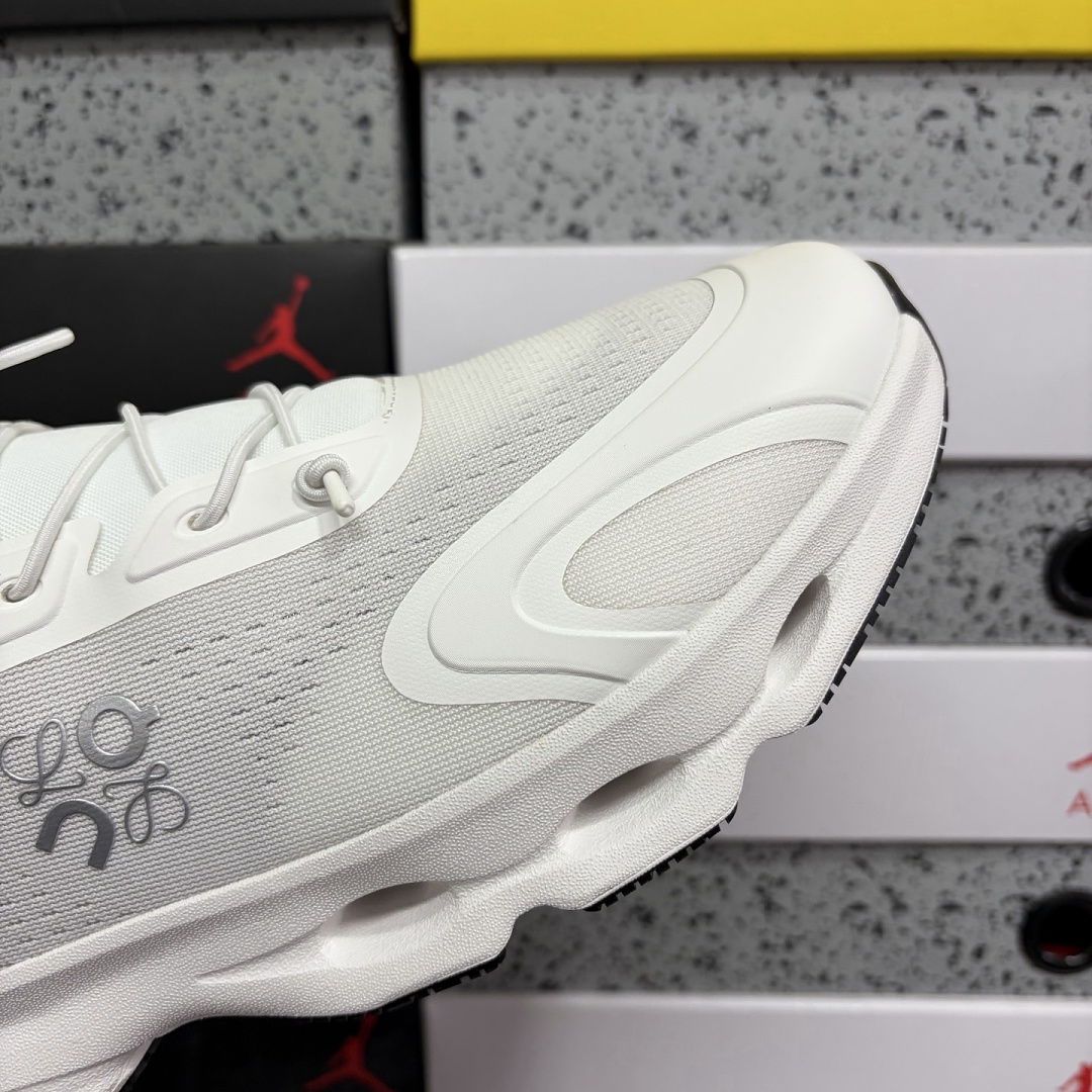 On Running Cloudsolo LOEWE (White Light Grey) - Image 4