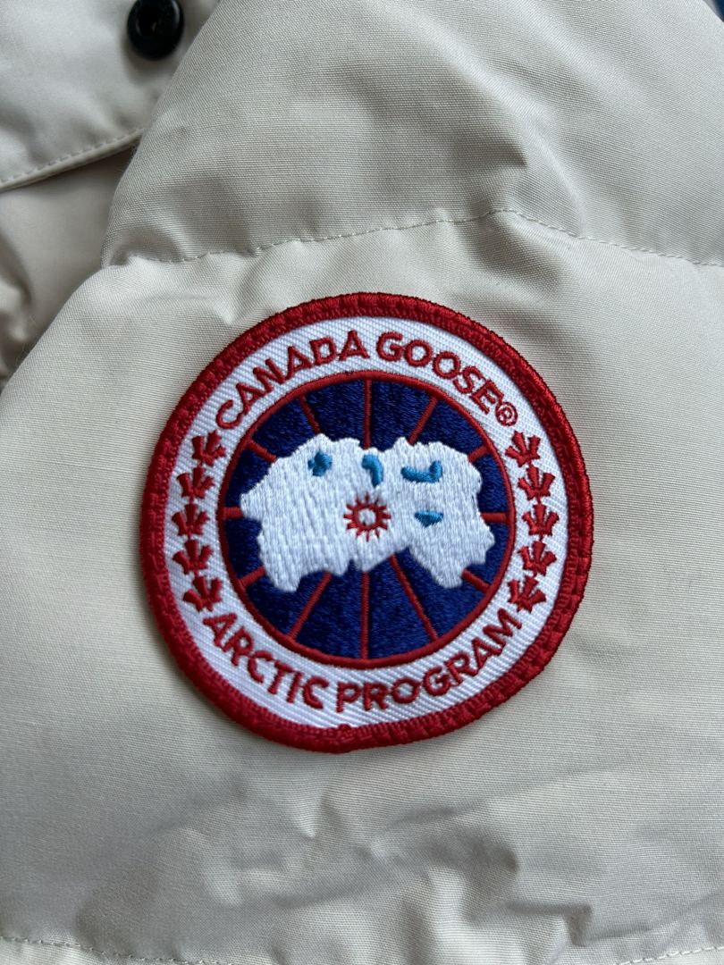 Canada Goose Wyndham Parka - Image 23