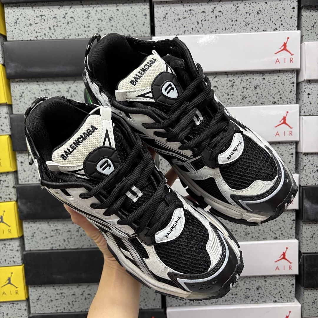 Balenciaga Runner LED 7 Gen - Image 3