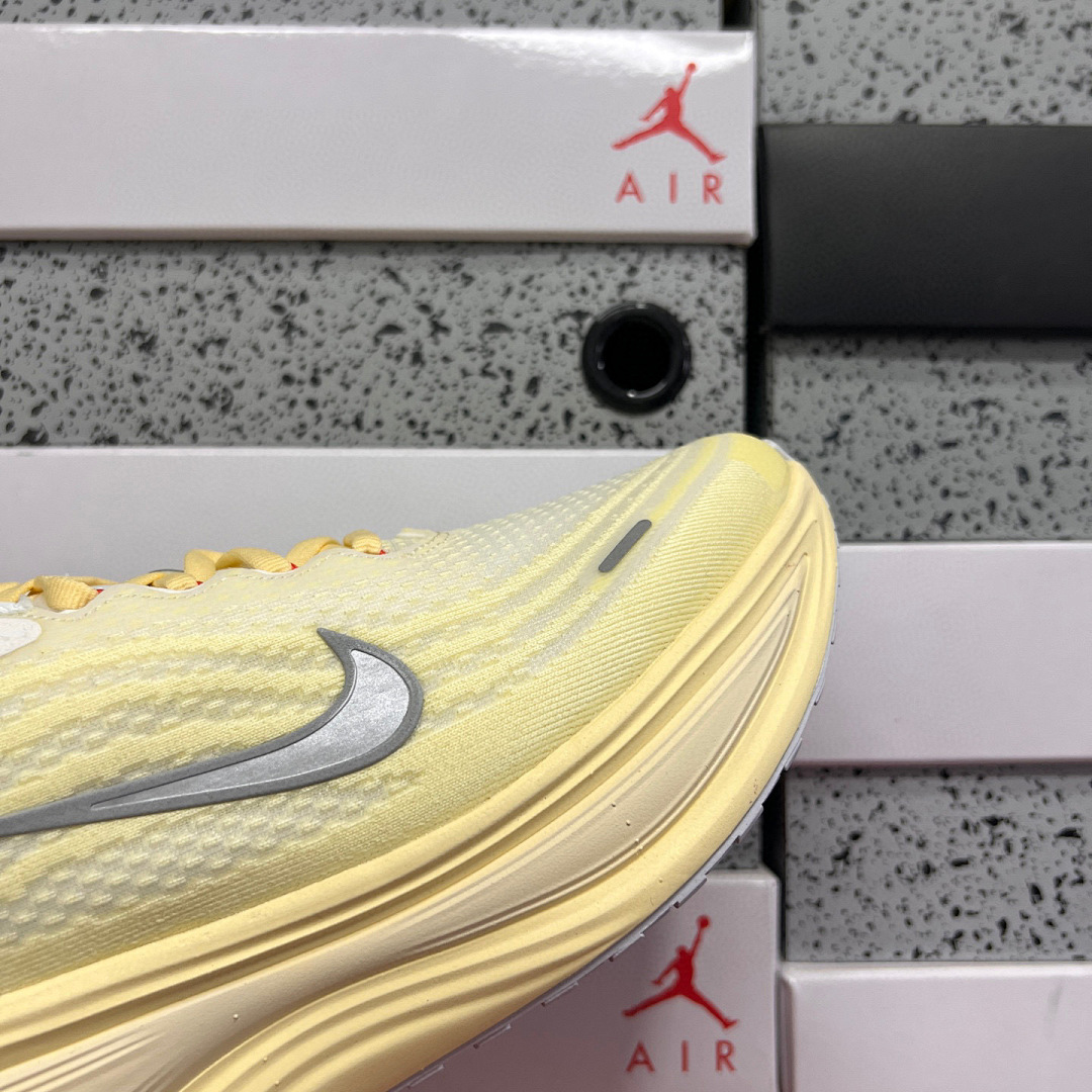 Nike Vomero Plus - Image 6