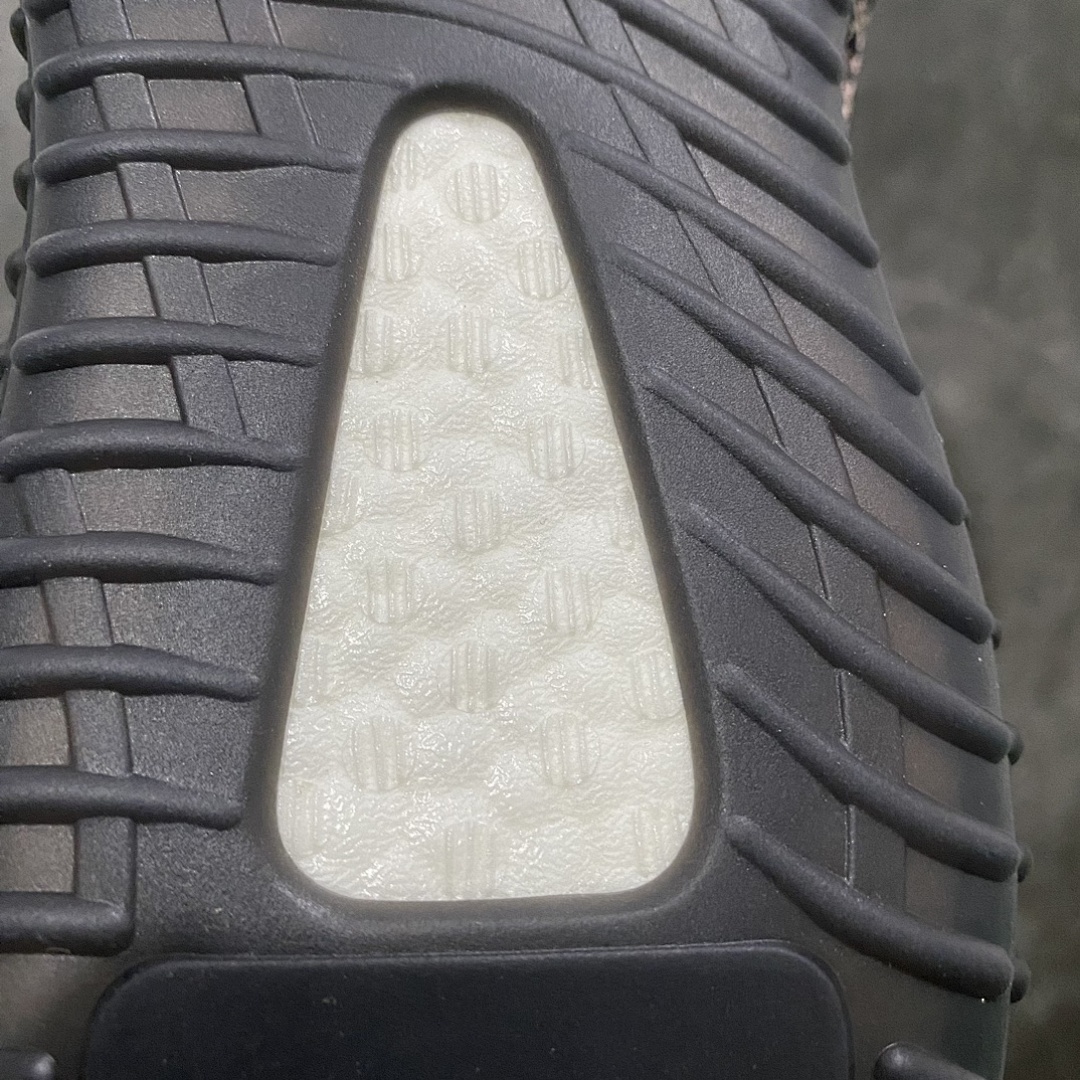 Adidas Yeezy 350 - Image 15