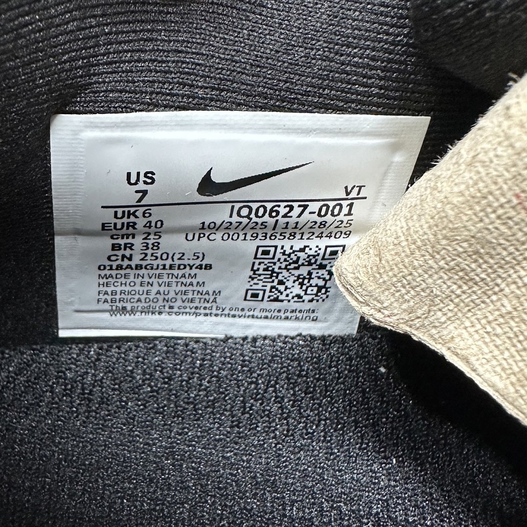 Nike Vomero Premium SP Black Mini Chrome Swoosh IQ0627-001 - Image 10