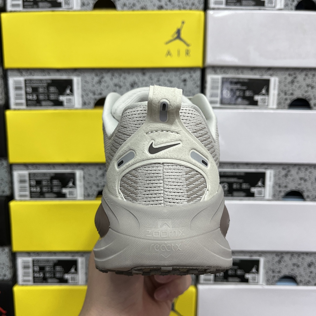 Nike Zoom Vomero - Image 6