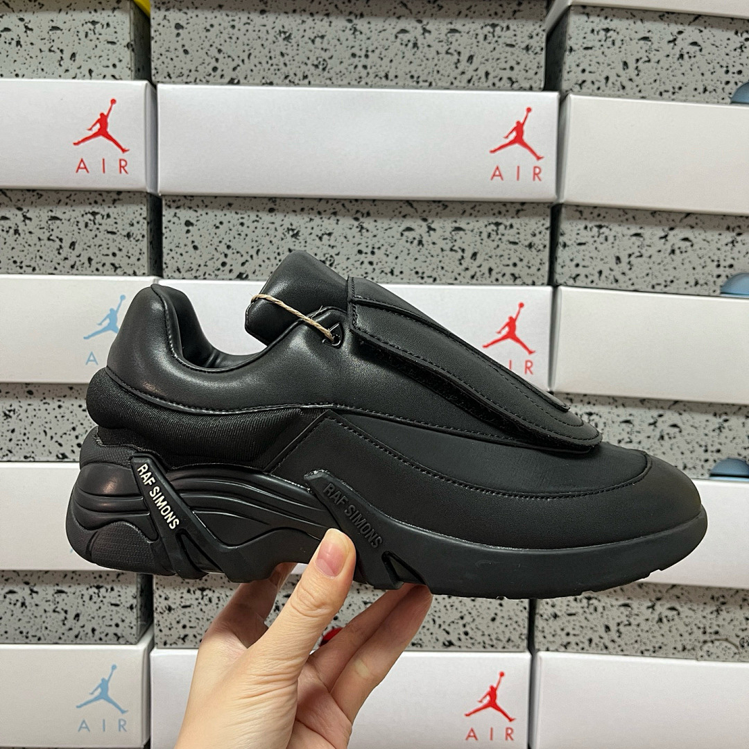 On Running Raf Simons Low Top (Black ANTEI) - Image 9