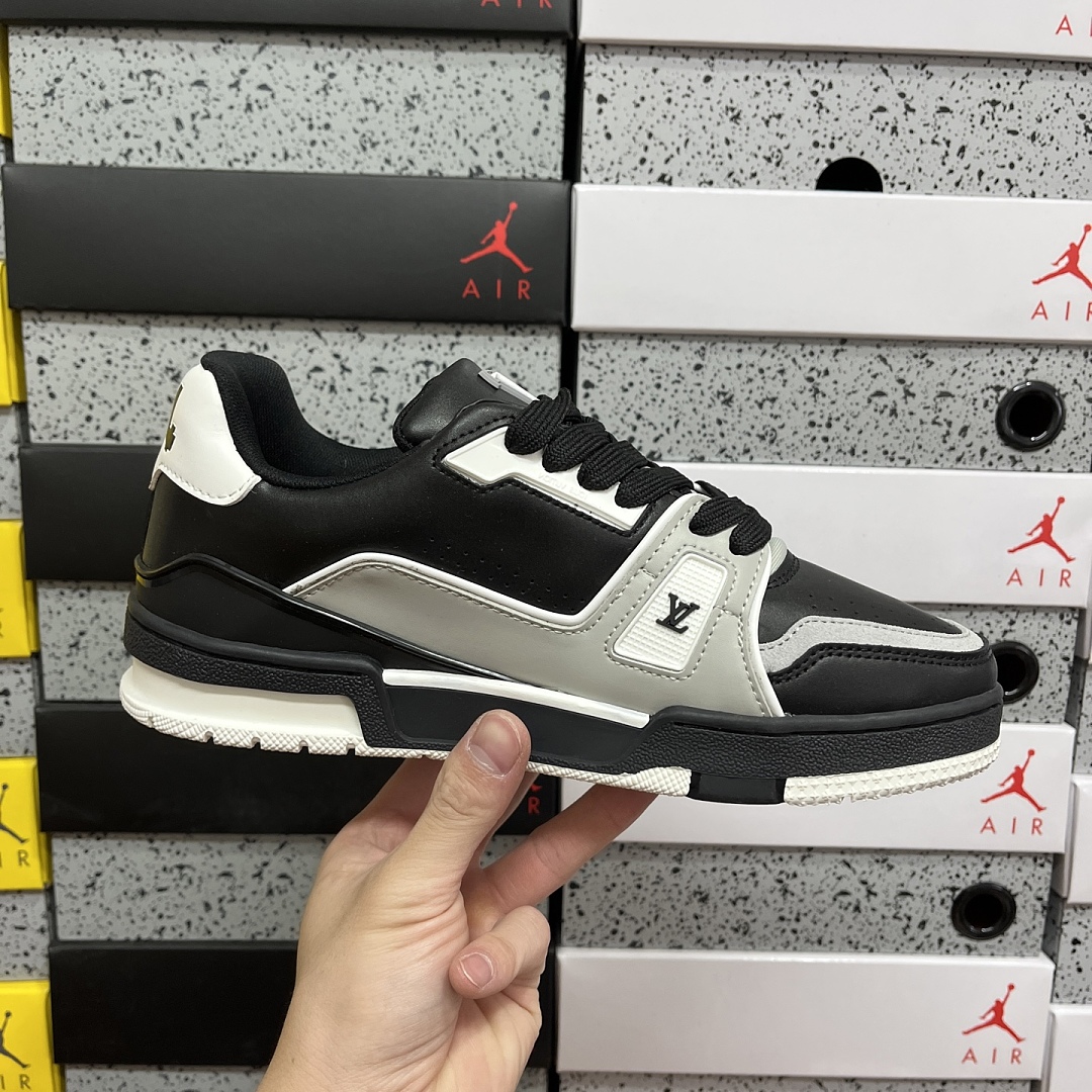 Louis Vuitton Trainer - Image 8