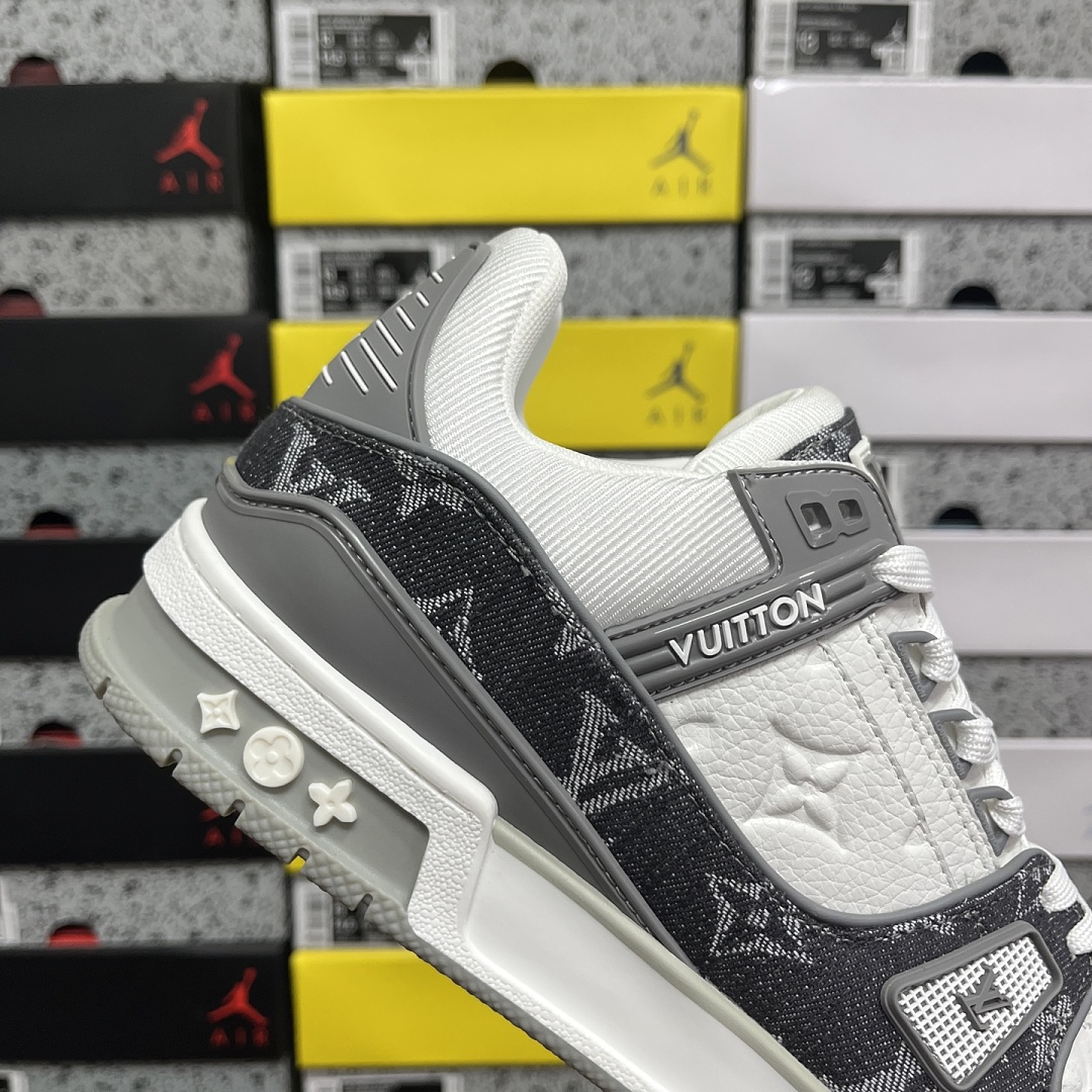 Louis Vuitton Trainer 1-02 - Image 2