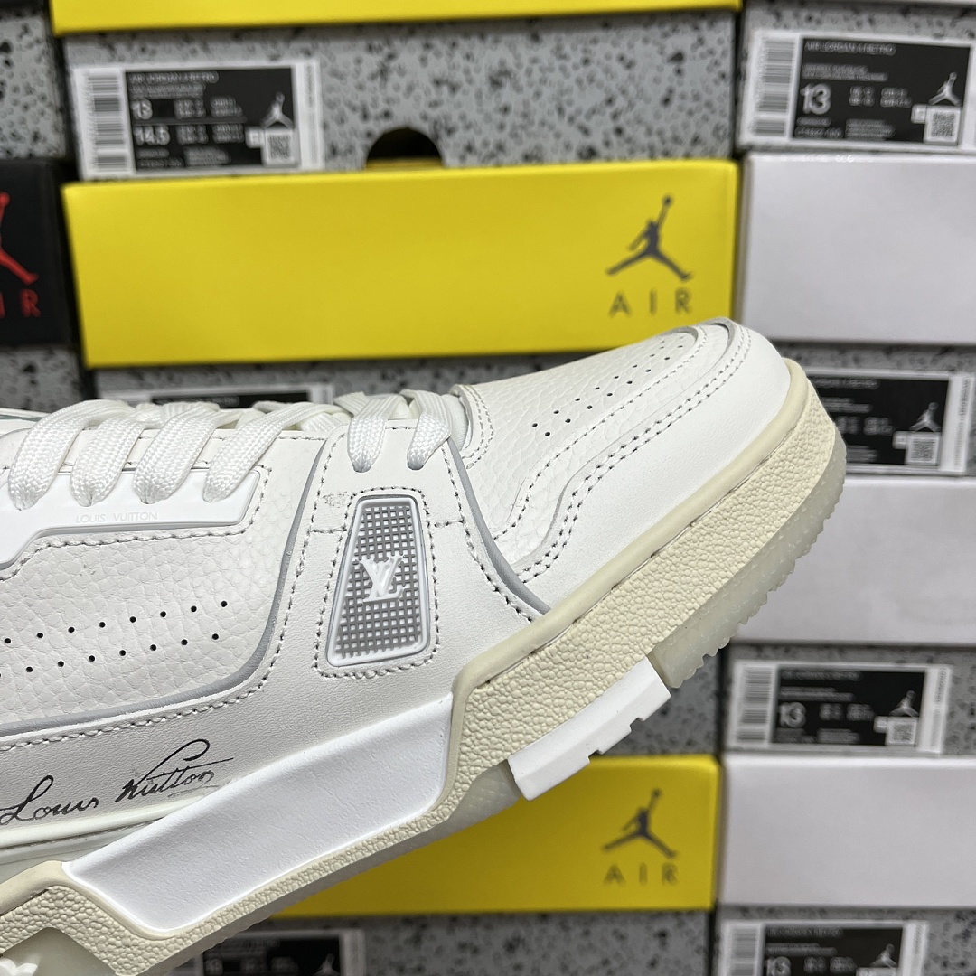 Louis Vuitton Trainer V2-03 - Image 2