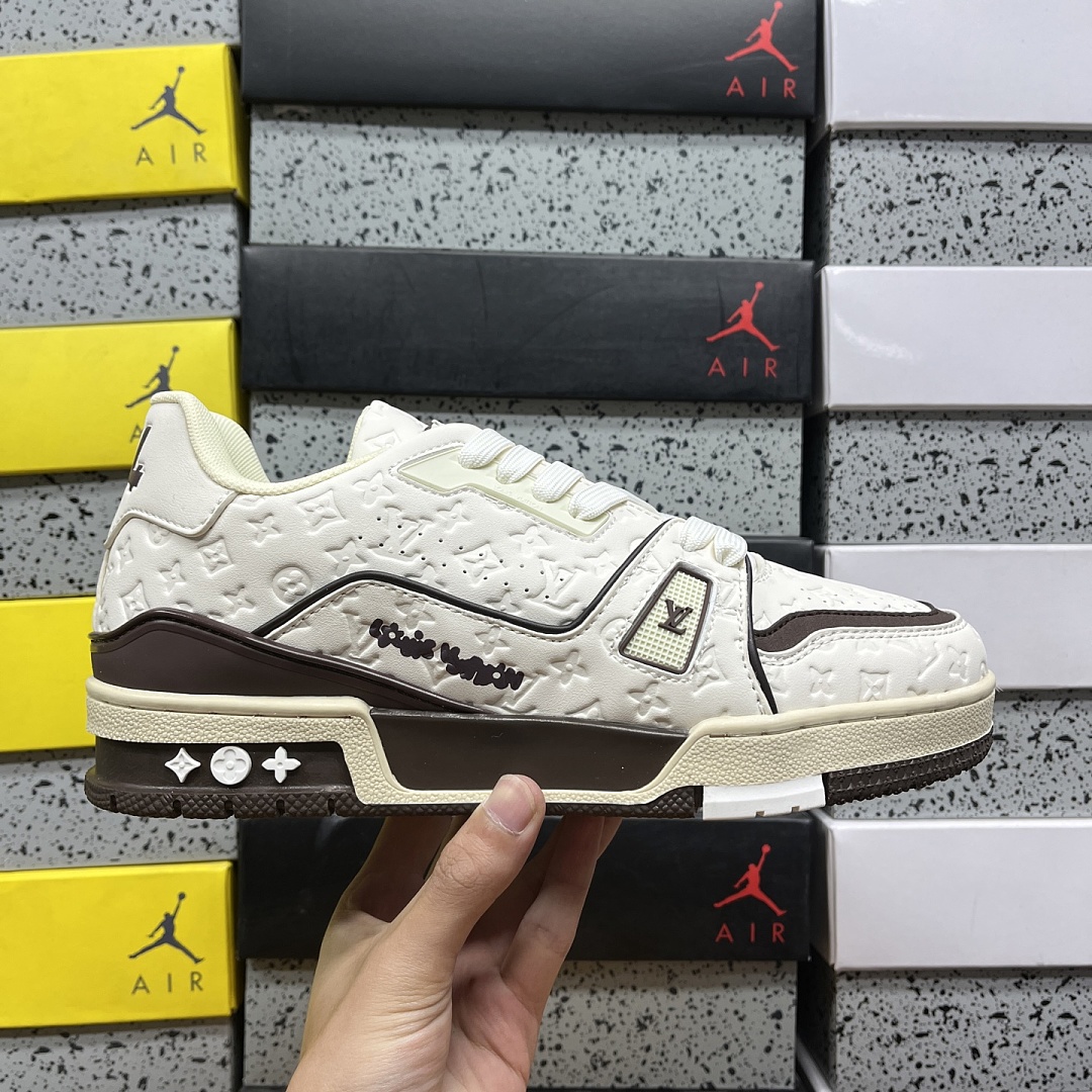 Louis Vuitton Trainer V2-16 - Image 8