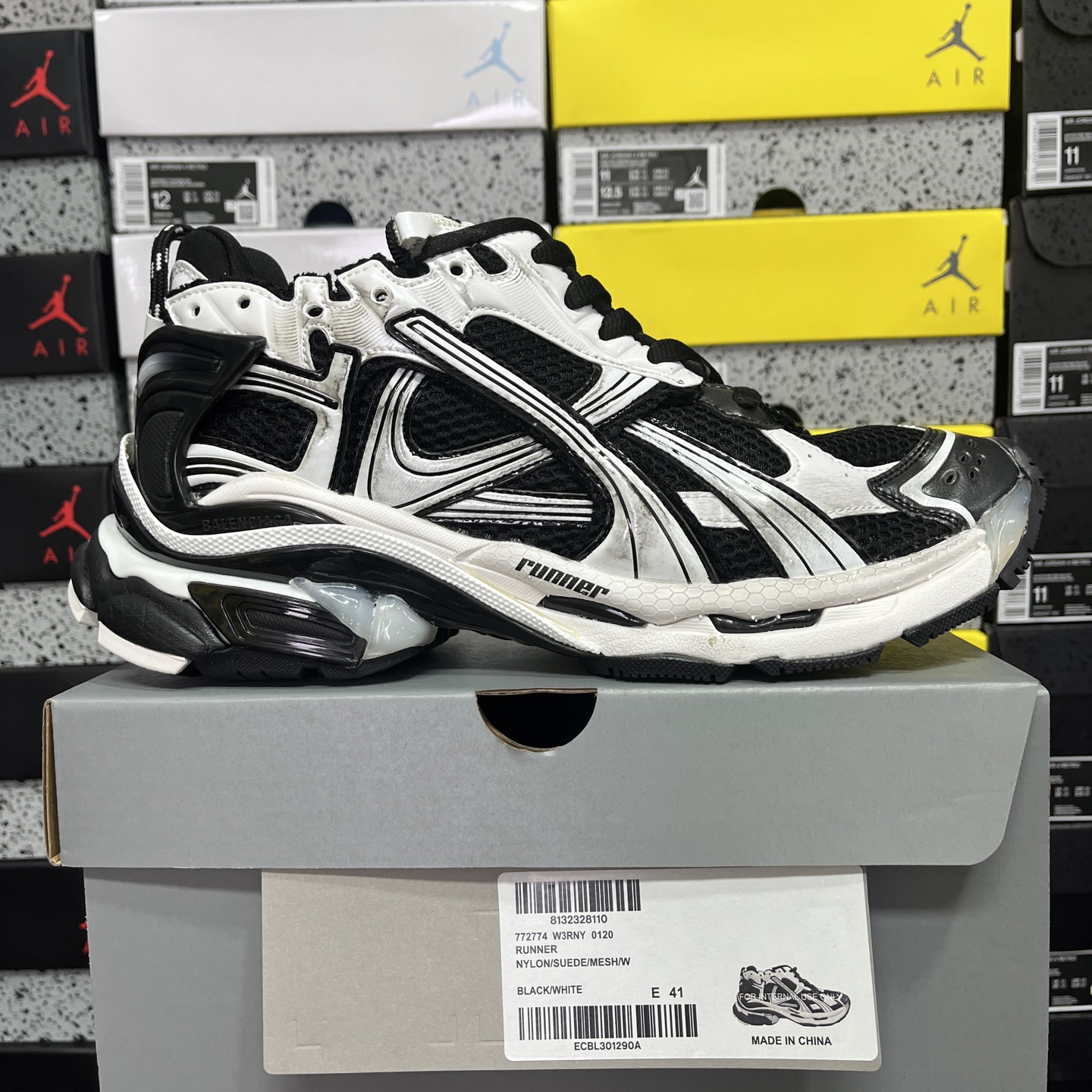 Balenciaga BLCG Runner 7.5 - Image 11