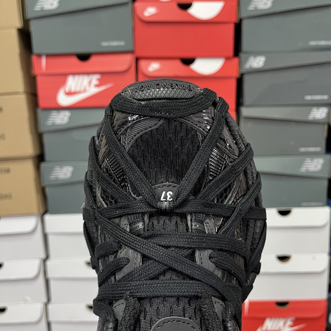 Balenciaga 3XL Extreme Lace - Image 5