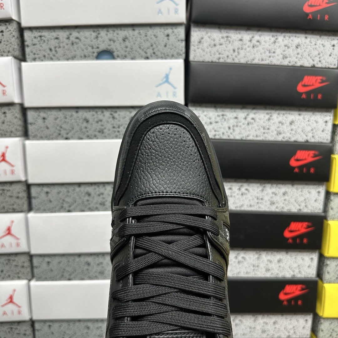 Louis Vuitton Trainer V2-15 - Image 3