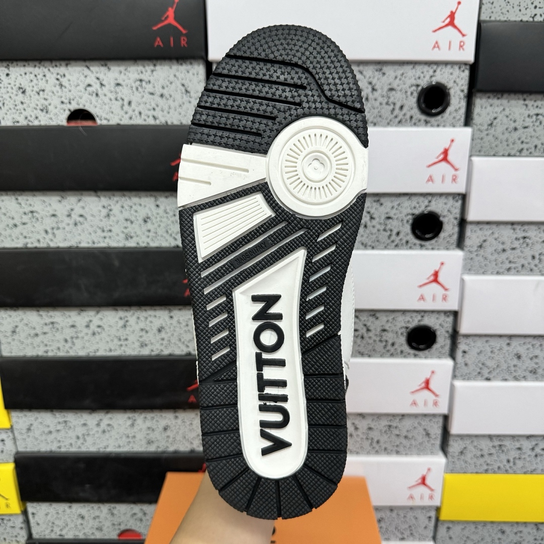 Louis Vuitton Trainer (Black White) - Image 3