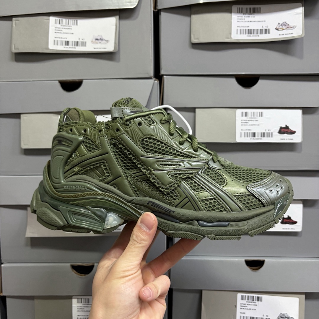 Balenciaga BLCG Runner7.0 - Image 109