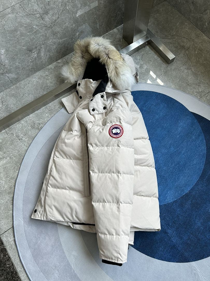 Canada Goose Wyndham Parka - Image 22