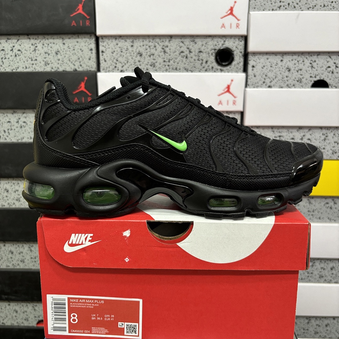 Nike Air Max Plus Black Green Strike