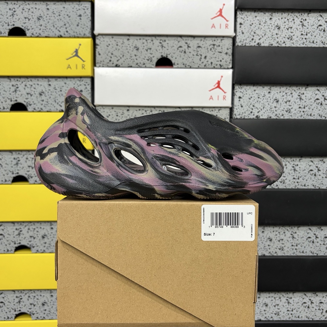 Adidas Yeezy Foam RNR MX Carbon Clogs