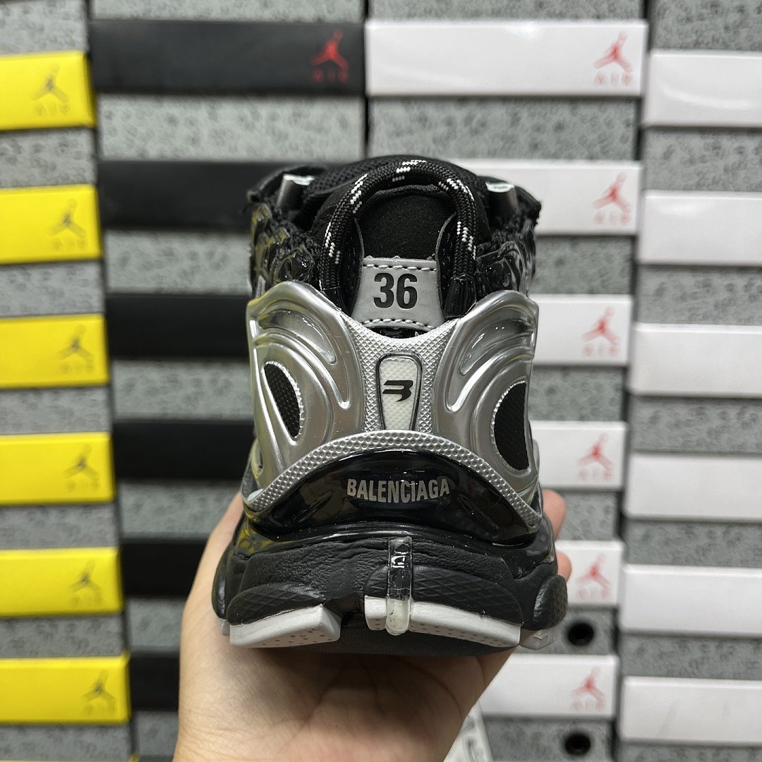 Balenciaga BLCG Runner 7.5 - Image 9