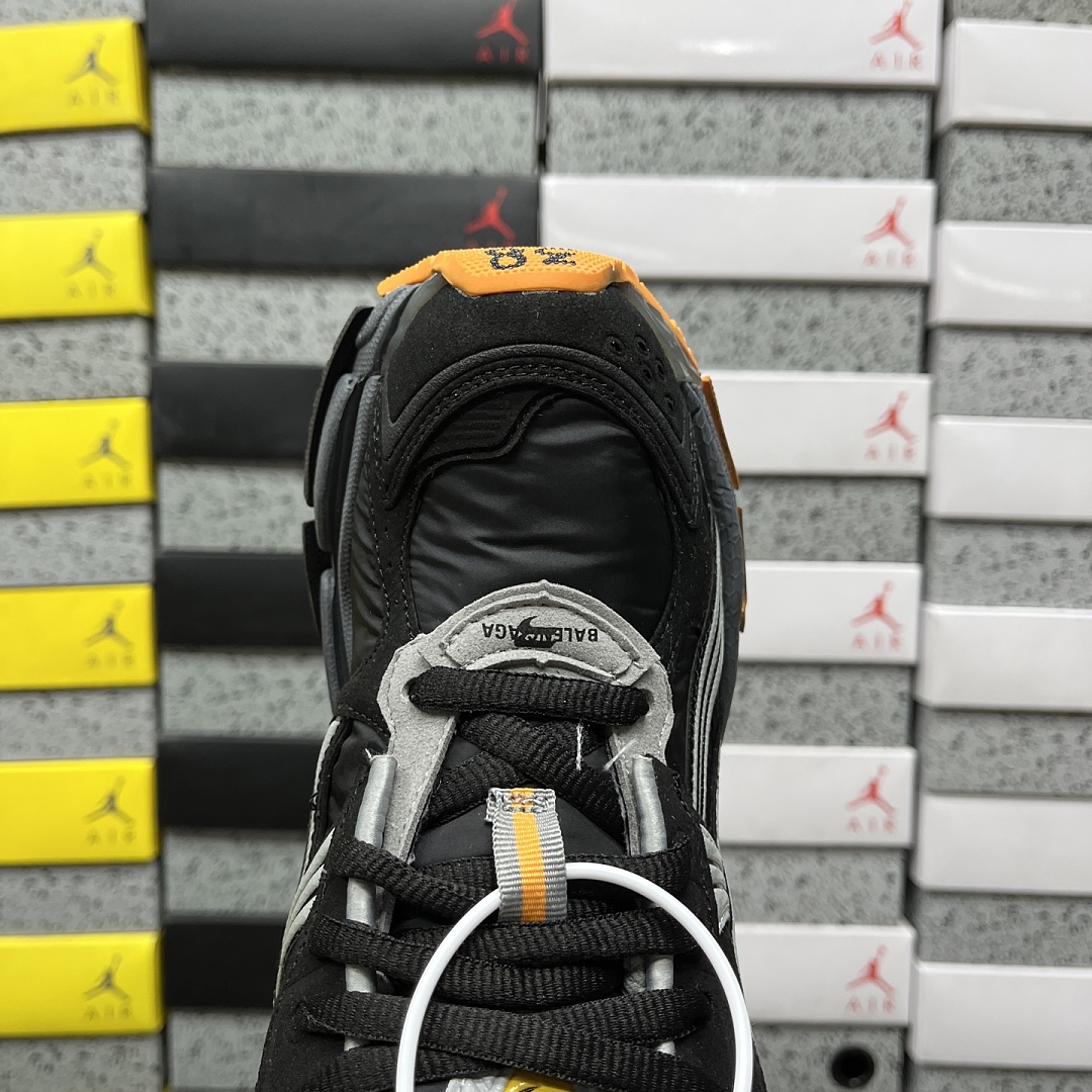 Balenciaga BLCG Runner 7.5 - Image 4