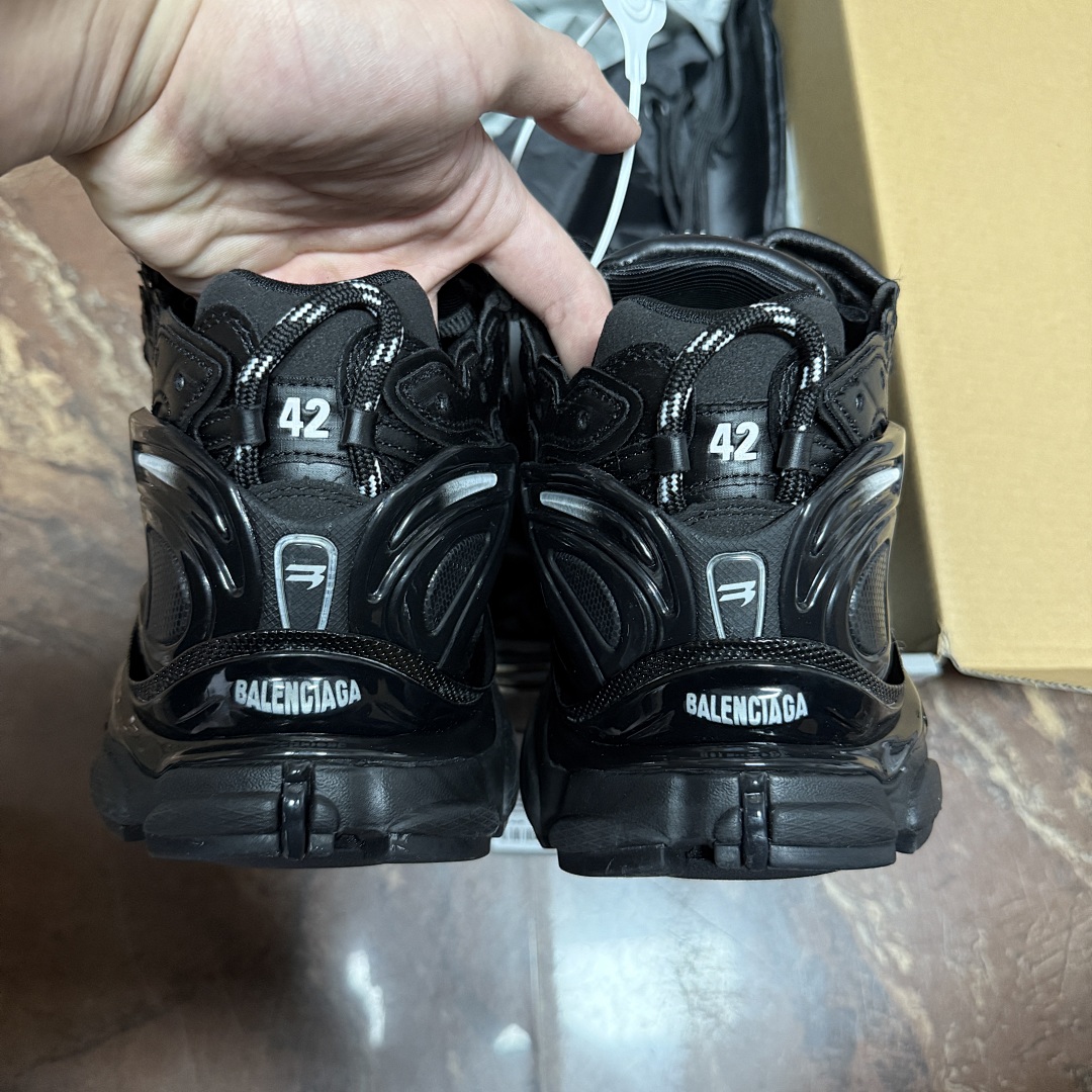 Balenciaga Runner 7.5 - Image 9