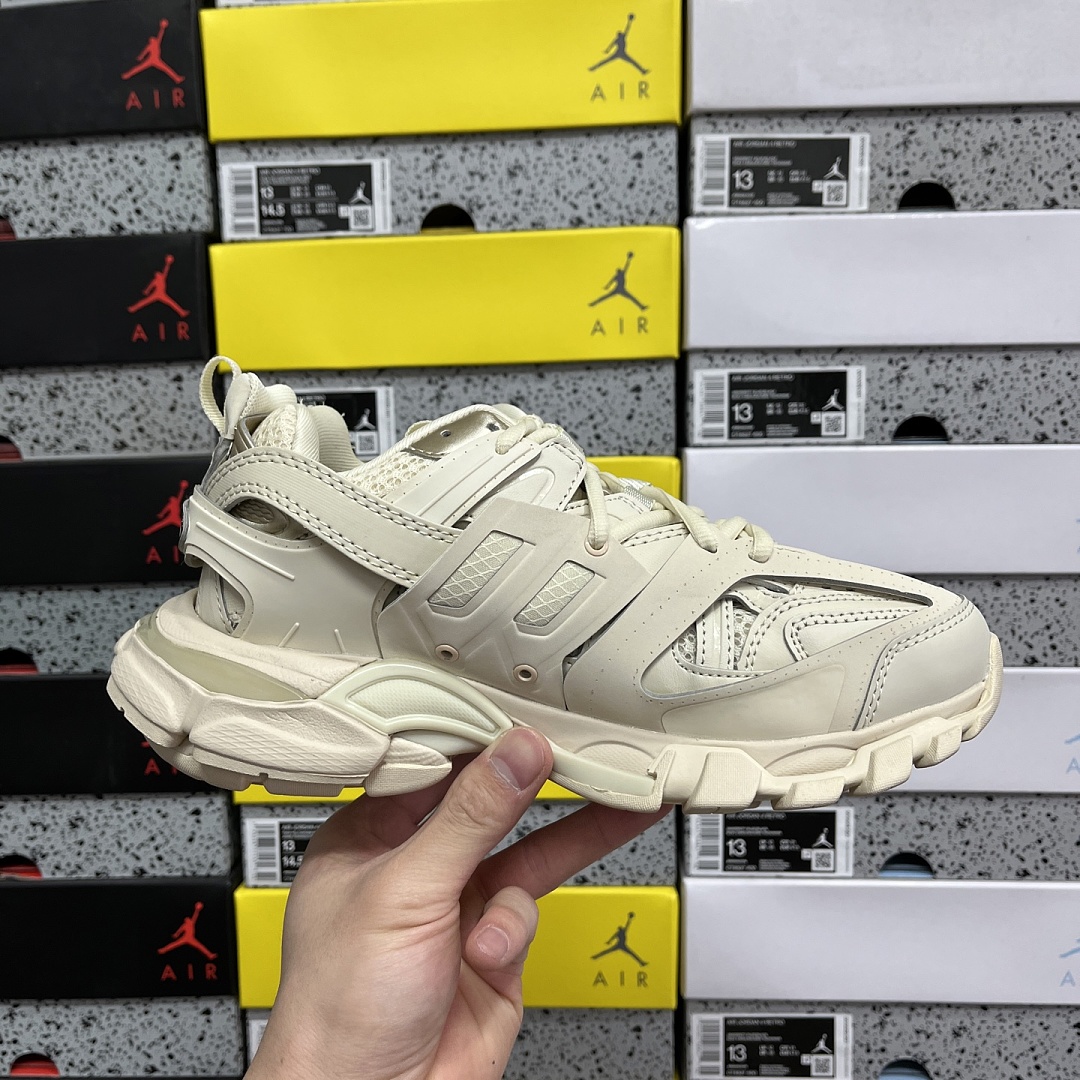 Balenciaga BLCG Track 3.0 - Image 10