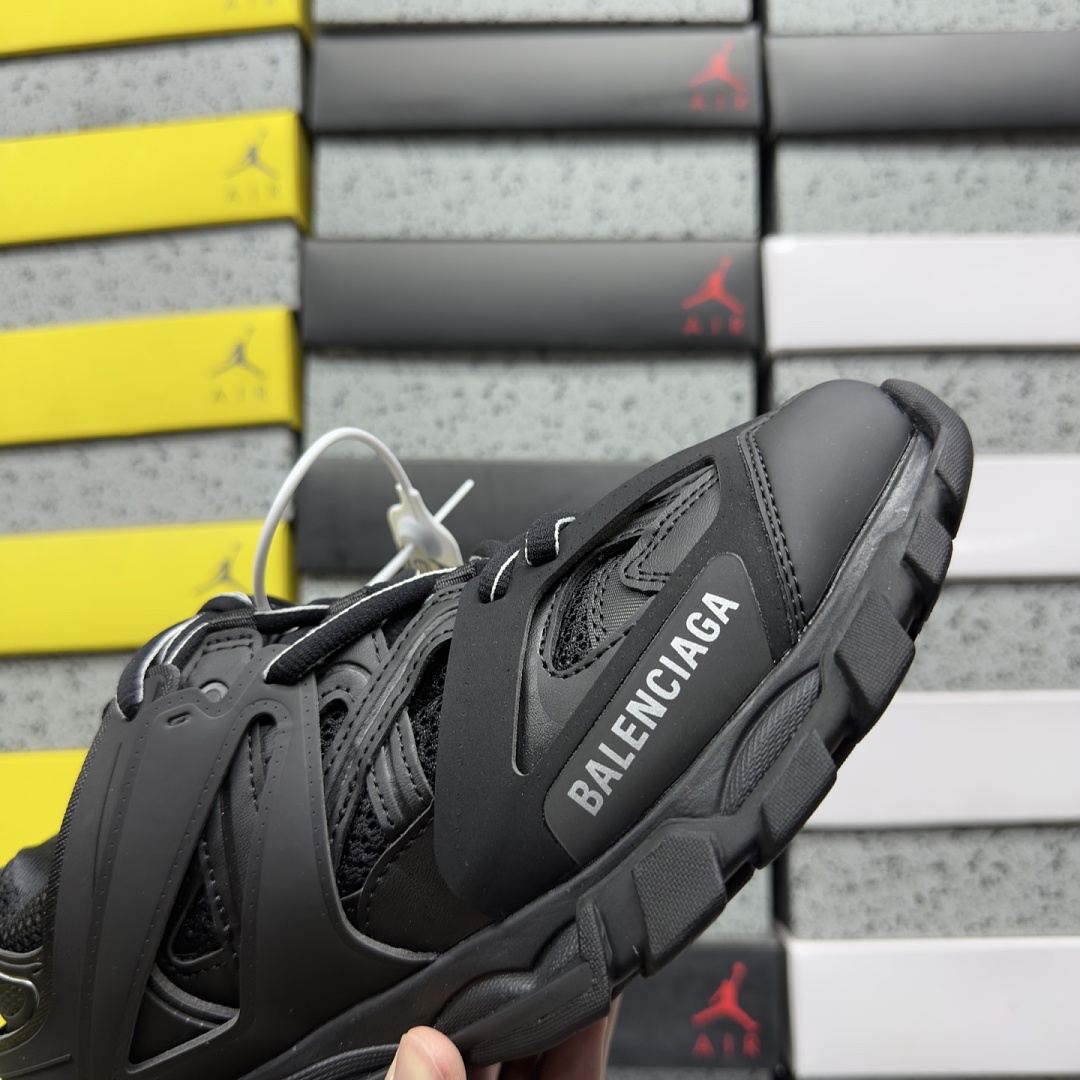 Balenciaga BLCG Track LED 3.0 (Black) - Image 3