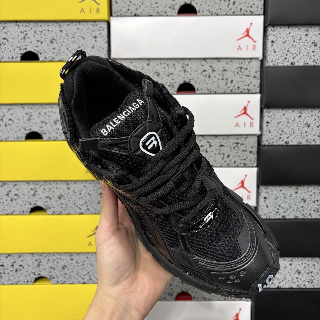 Balenciaga Runner LED Black 7.5 - Image 7