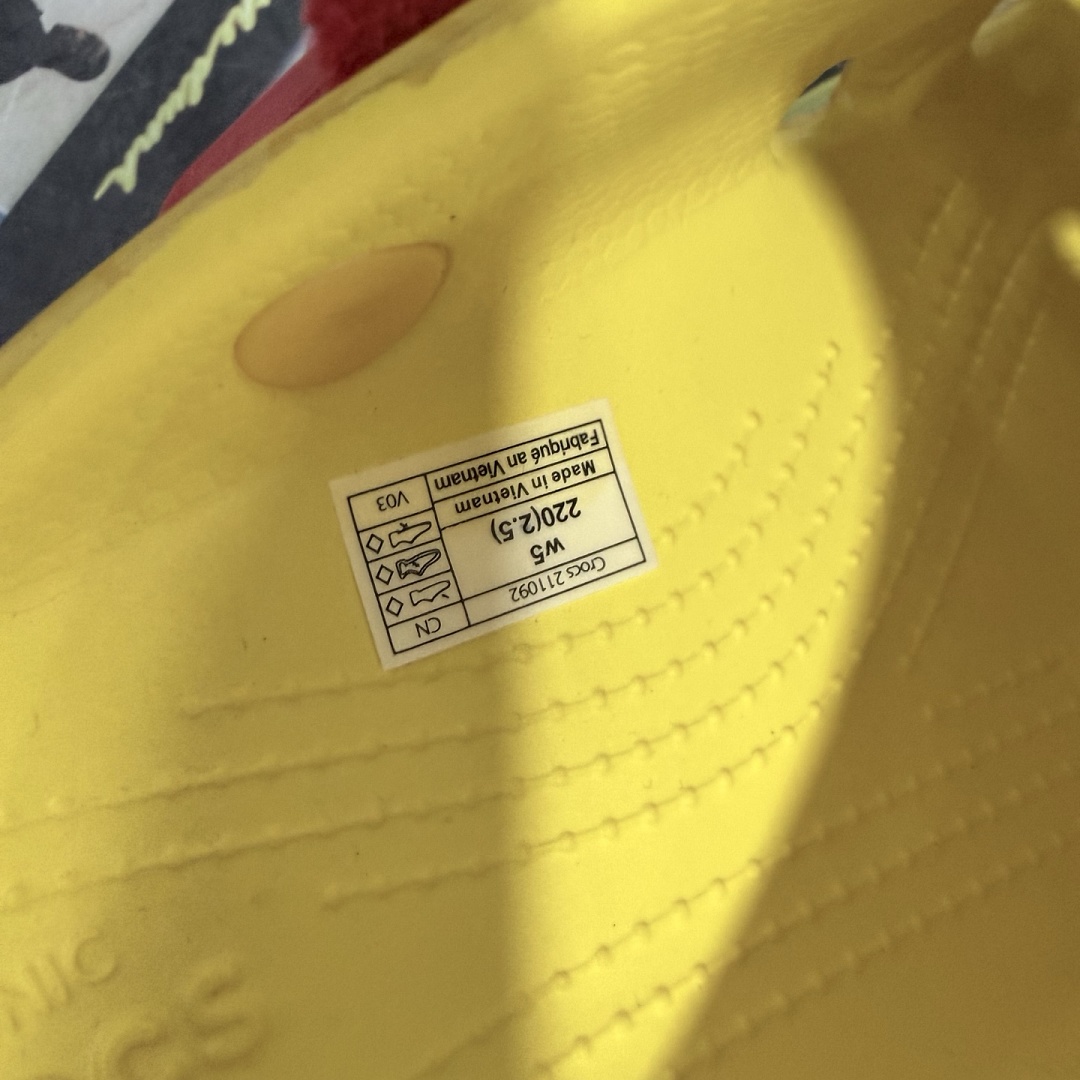 Crocs Classic Clog Small (Yellow) - Image 9