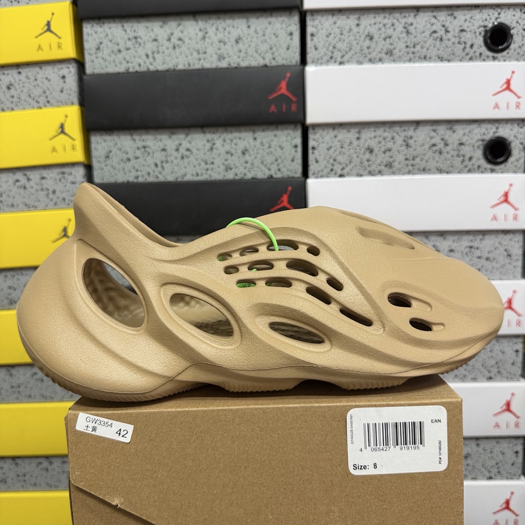 Adidas Slide/Foam Runner - Image 26