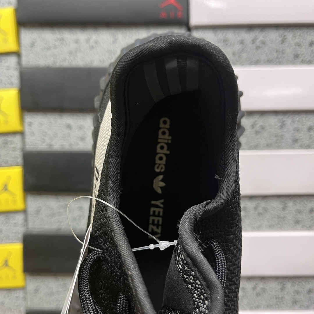 Adidas Yeezy Boost 350 V2 - Image 2