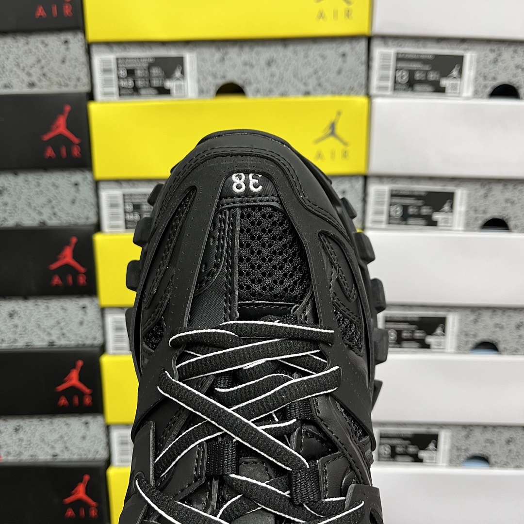 Balenciaga BLCG Track 3.0 Black LED - Image 4
