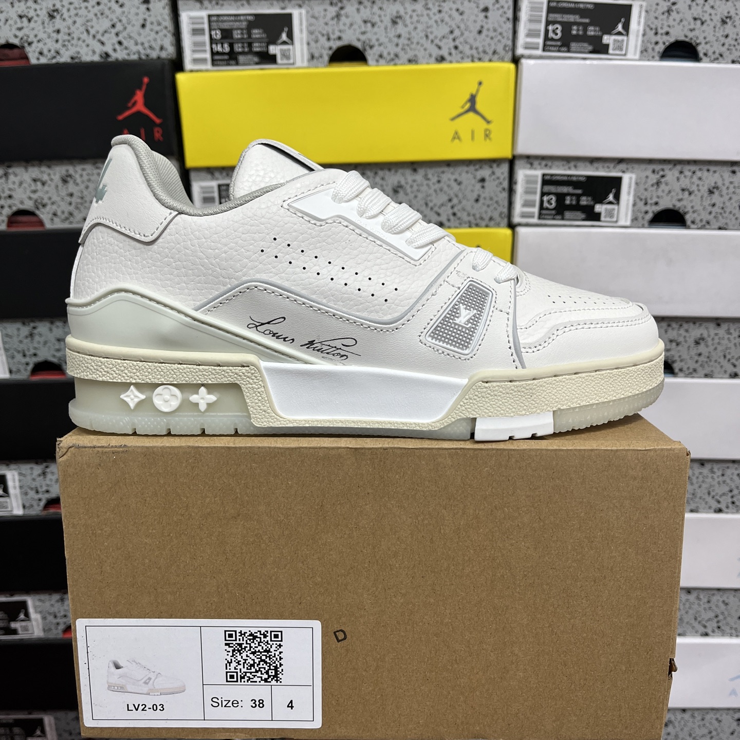 Louis Vuitton Trainer V2-03 - Image 10
