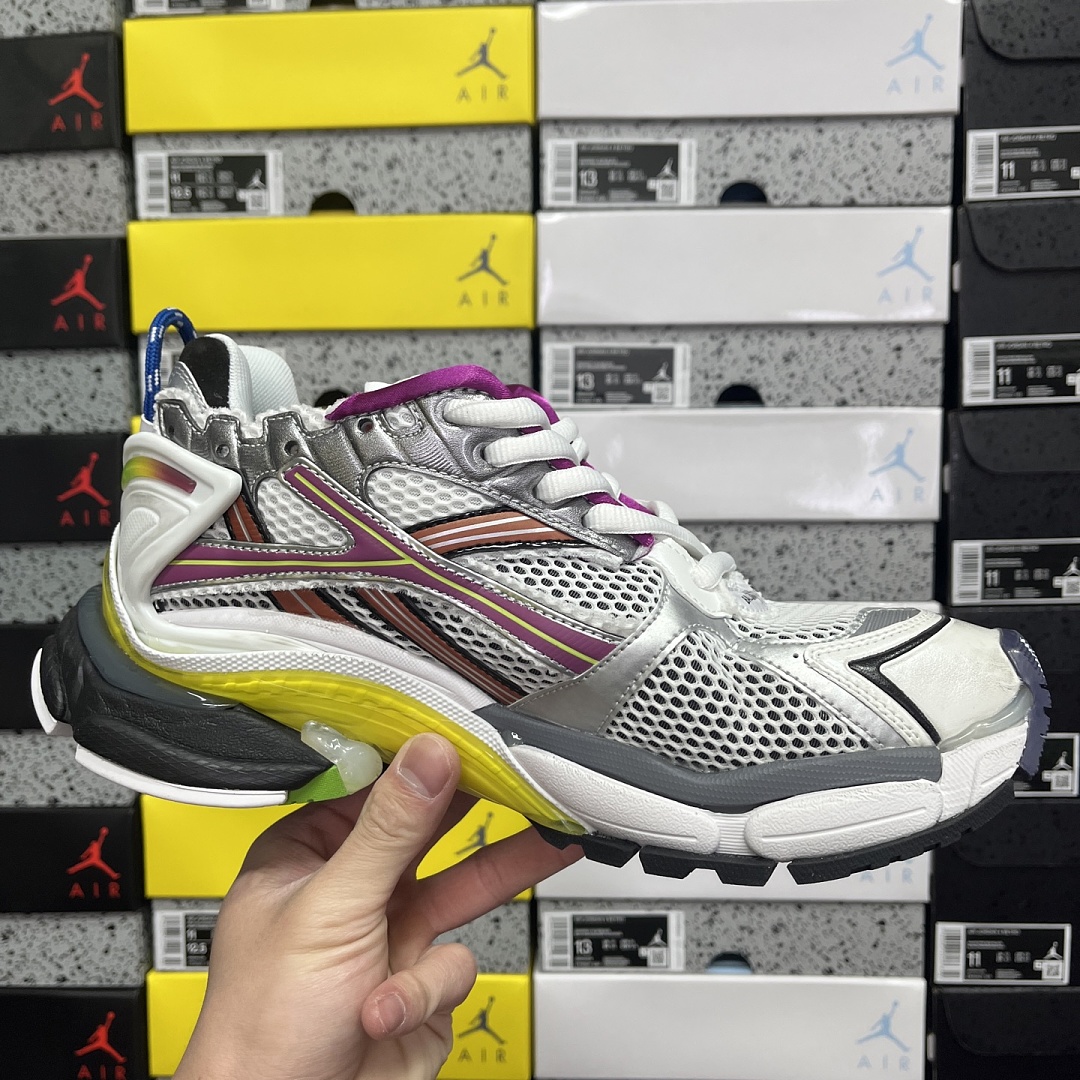Balenciaga BLCG Runner 7.5 - Image 4
