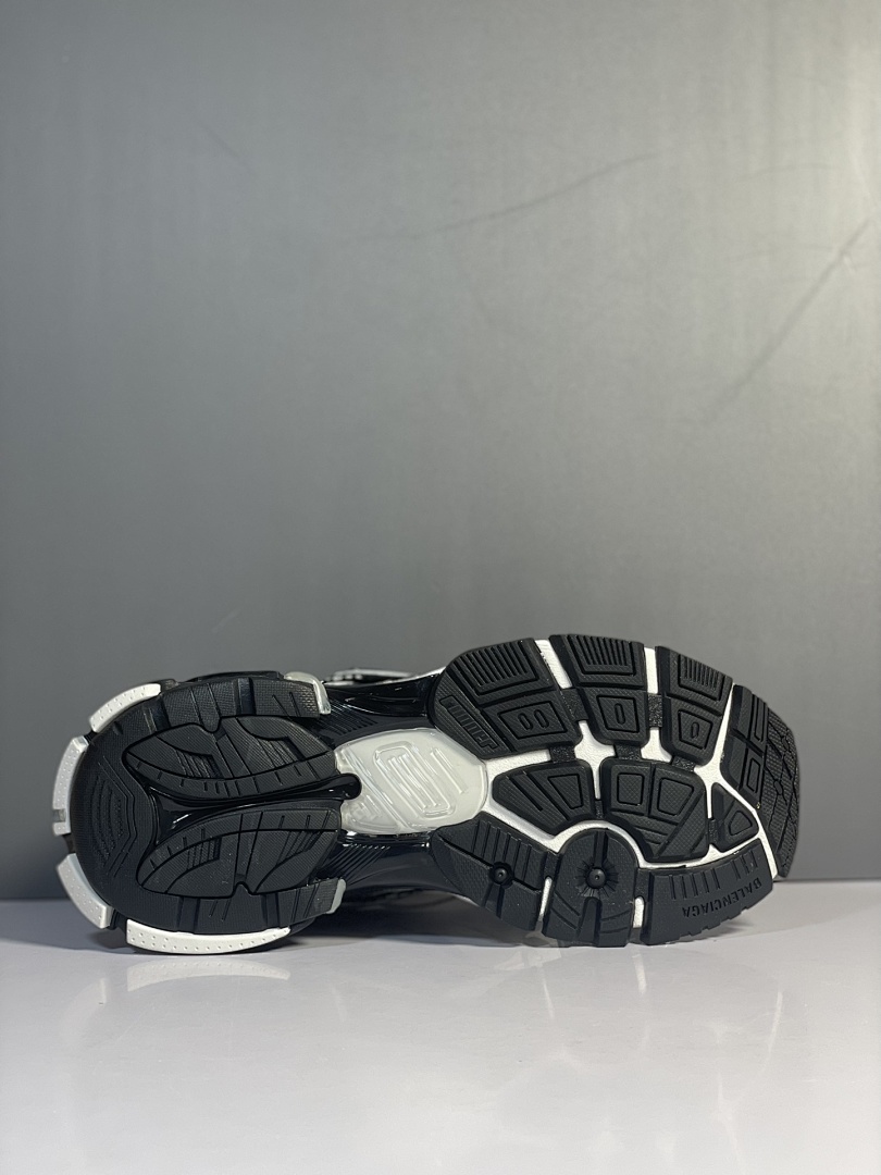 Balenciaga Runner 7.5 - Image 70