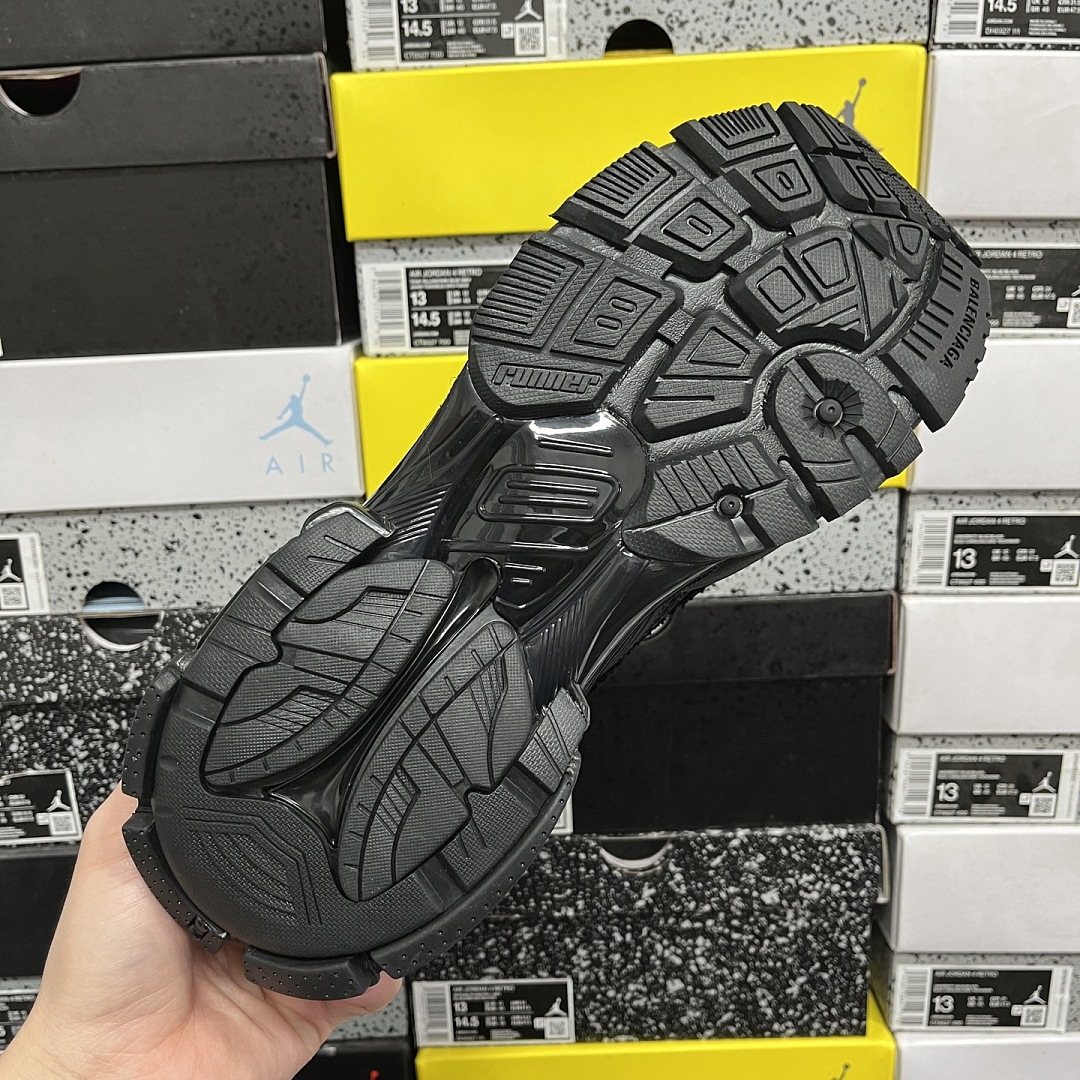 Balenciaga BLCG Runner 7.5 - Image 9