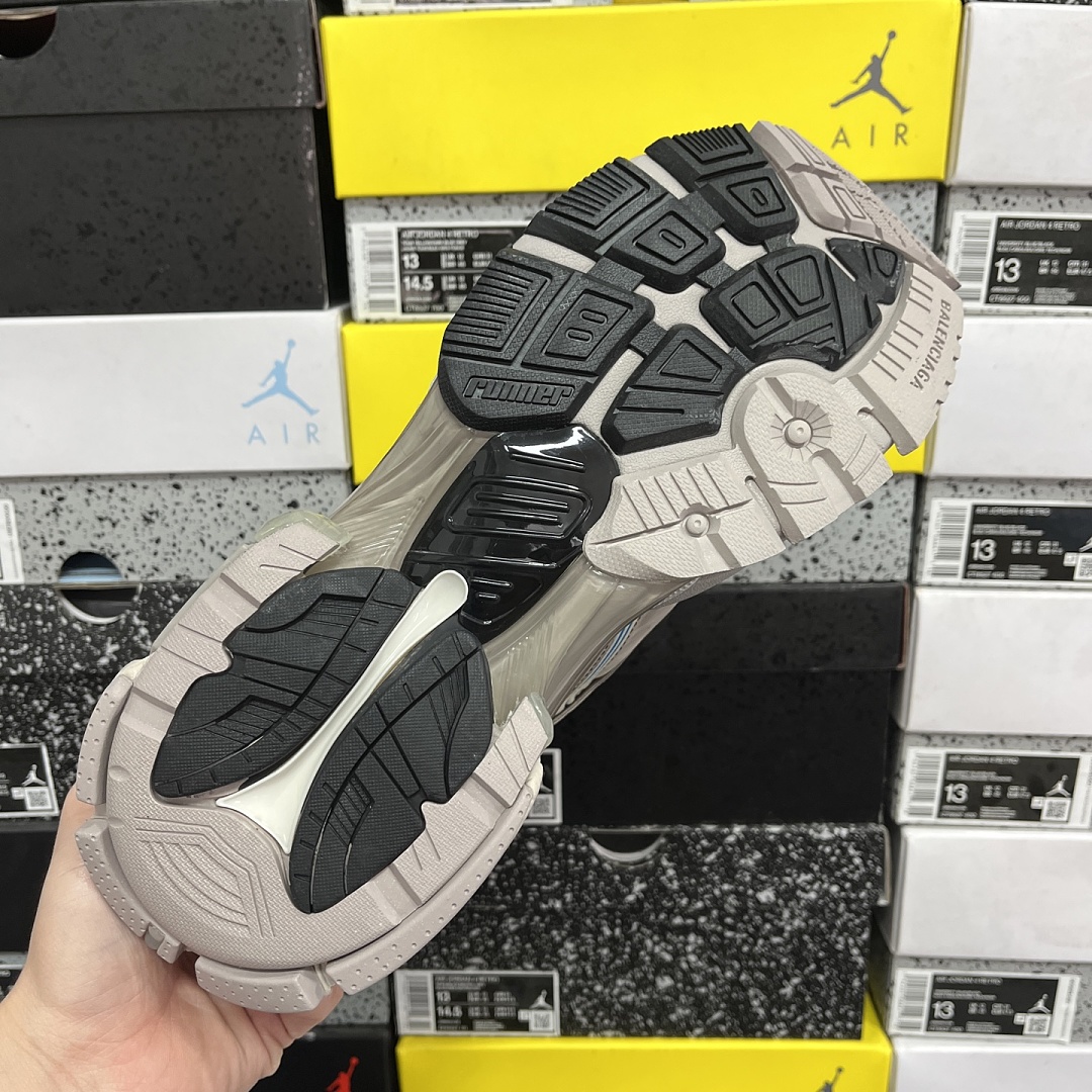 Balenciaga BLCG Runner 7.5 - Image 8