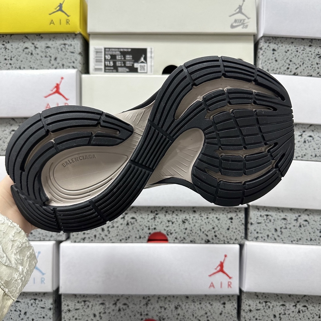 Balenciaga Circuit - Image 16