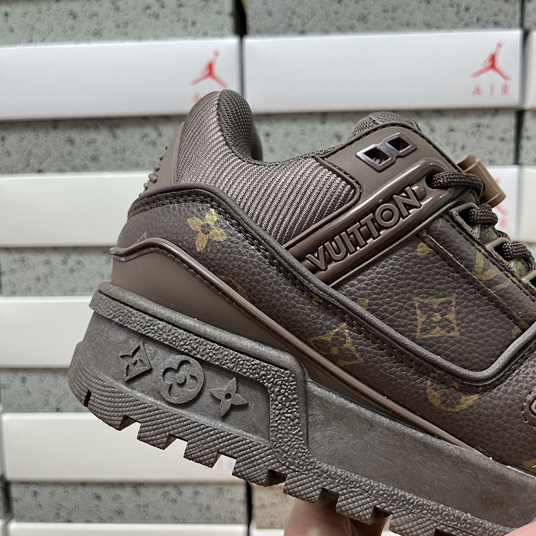 Louis Vuitton Trainer Maxi Brown Print - Image 2
