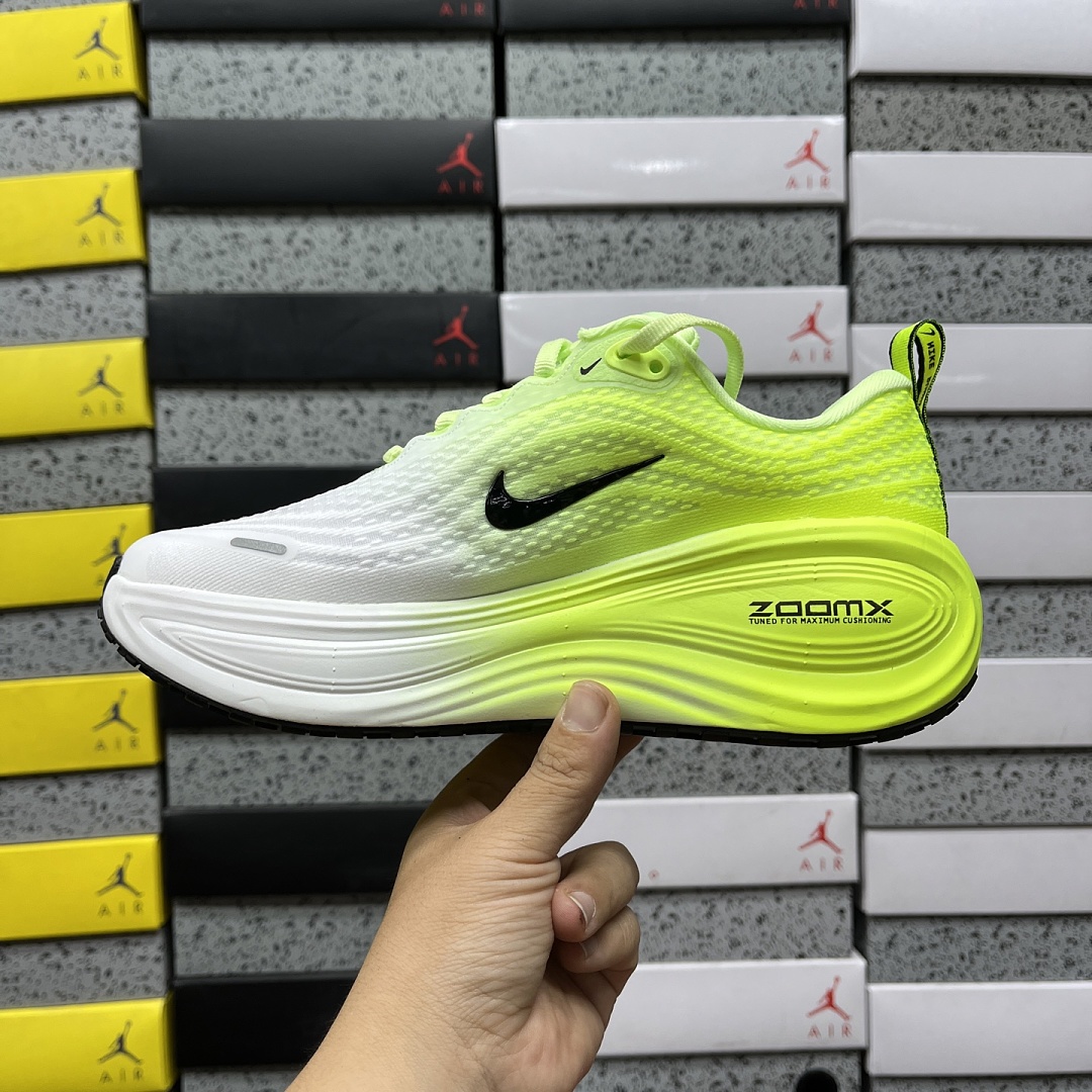 Nike Vomero Plus - Image 7
