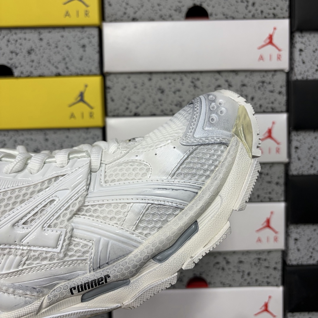 Balenciaga BLCG Runner 7.0 - Image 4