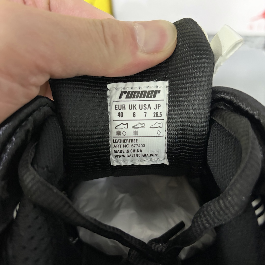 Balenciaga BLCG Runner White Black 7.0 - Image 9