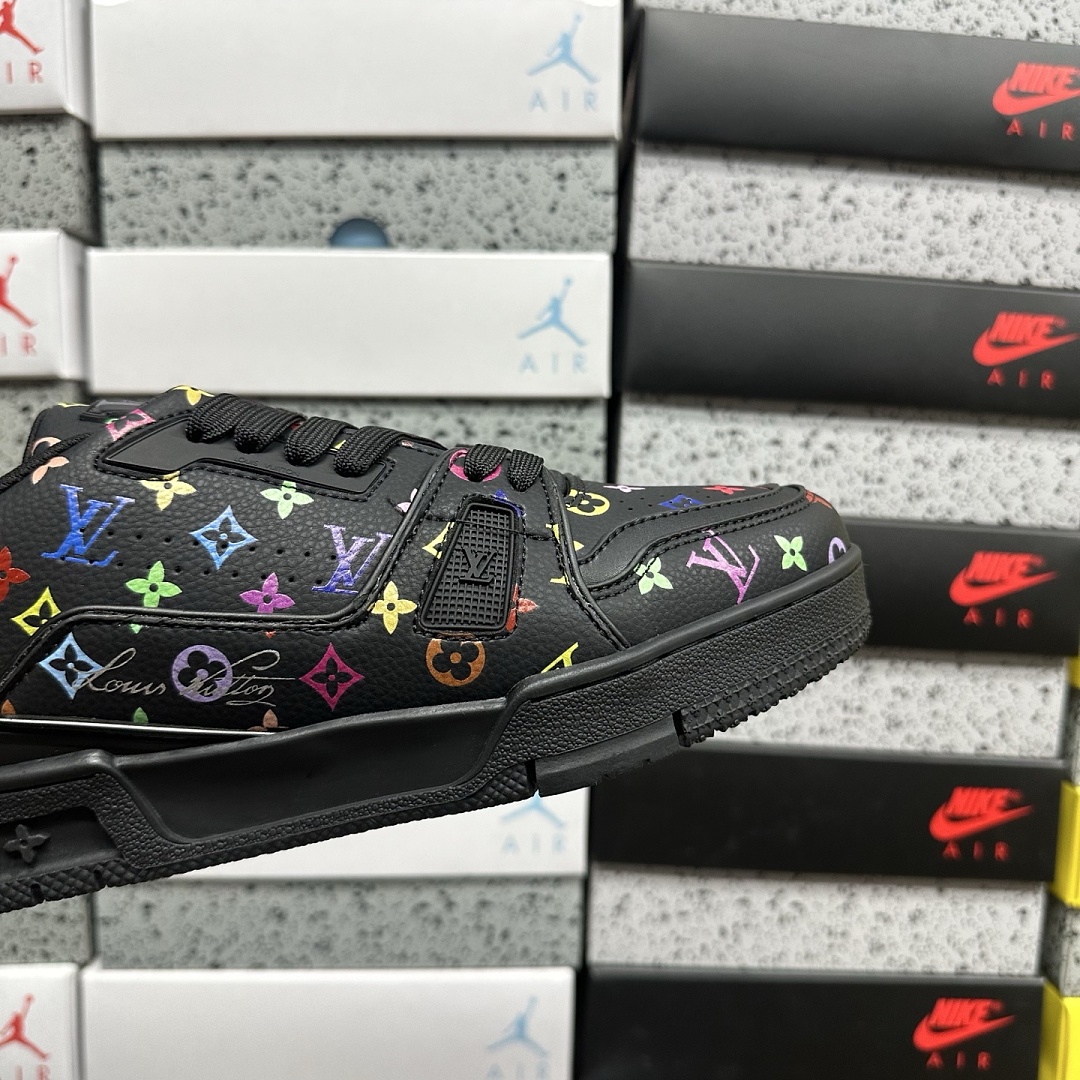 Louis Vuitton Trainer V2-14 - Image 9