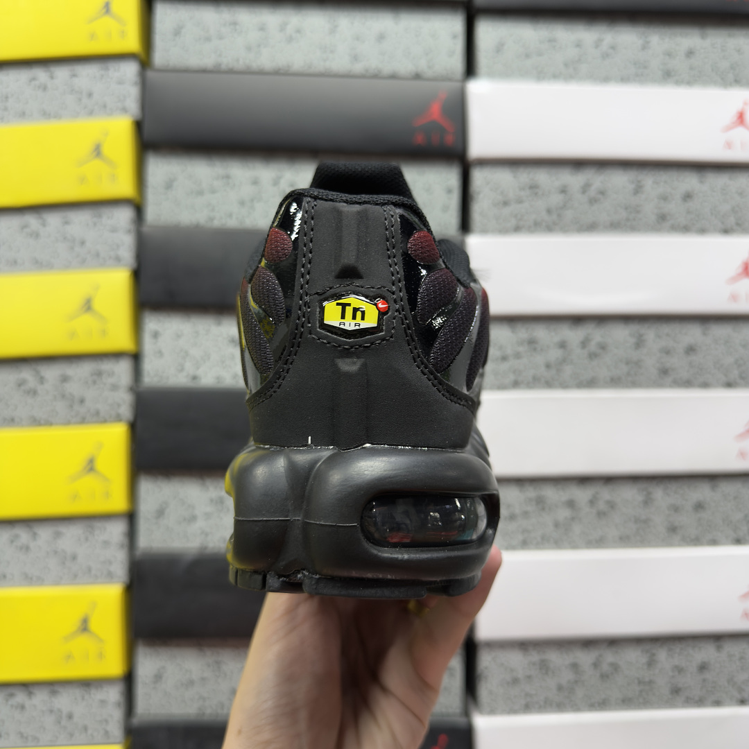 Nike Air Max Plus Deadpool - Image 7